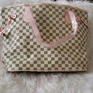 Checked pattern tote